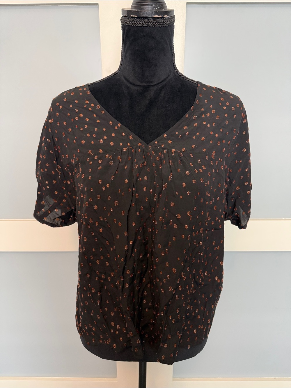 Madewell Black V-Neck Short Sleeve Blouse with Rust Dot Print. Size XS